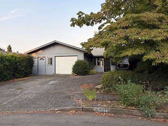 3rd image of 16944 NE Clackamas St