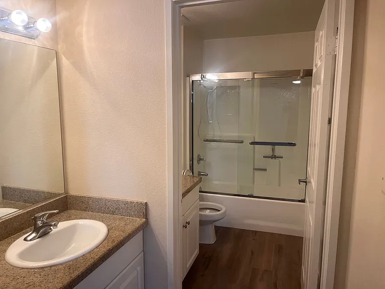 21550 Burbank Blvd #312 — Photo 7