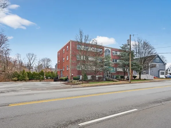 588 Main St APT 3D, Stoneham, MA 02180