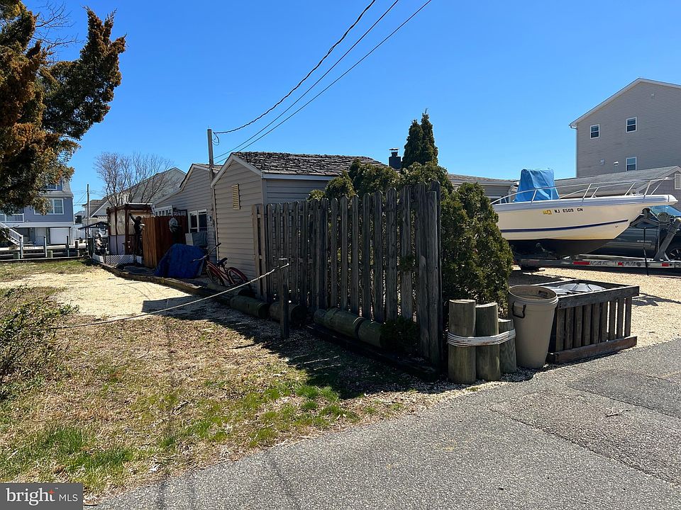 2nd image of 42 Sands Point Rd