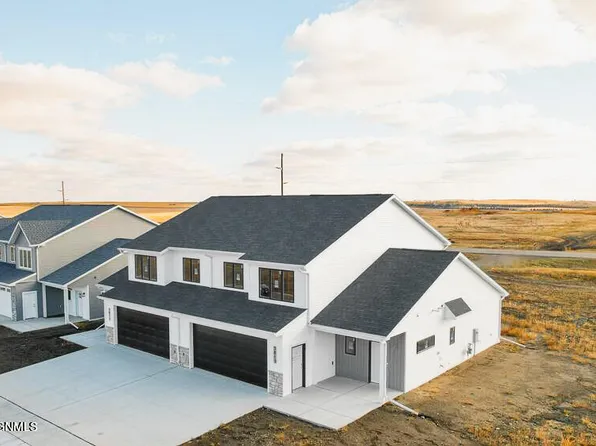 5813 Davies Dr, Bismarck, ND 58503