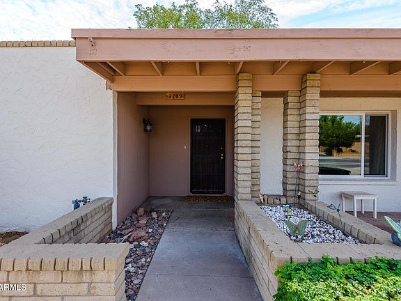 2nd image of 3209 E Larkspur Dr