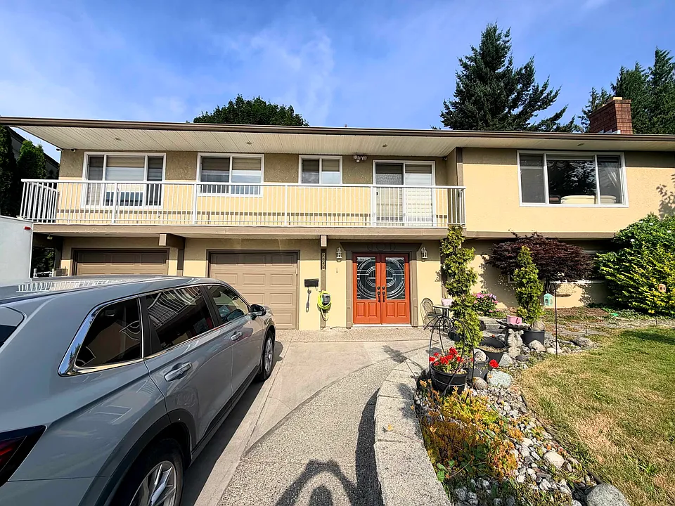 2049 Majestic Cres #B