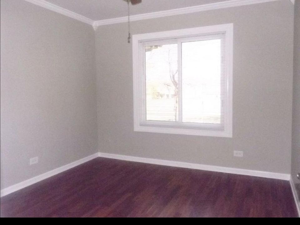 1st image of 320 Jefferson Ct #320