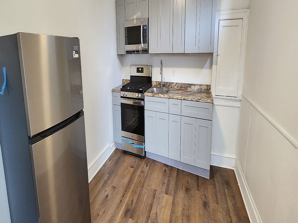 1st image of 1996 N 52nd St Floor 1