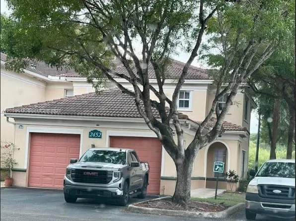 2452 Centergate Dr APT 104, Hollywood, FL 33025