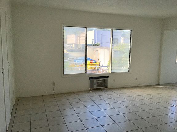 3rd image of 1054 N Vista St APT 11