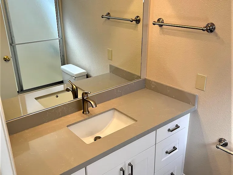 Primary Bedroom en suite Bathroom
