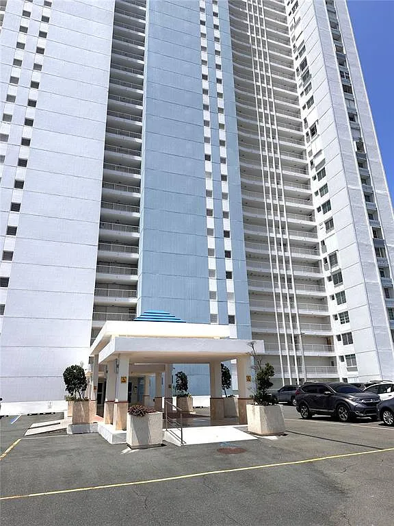 1 bed, 1.0 bath, $1,300 — Photo 2