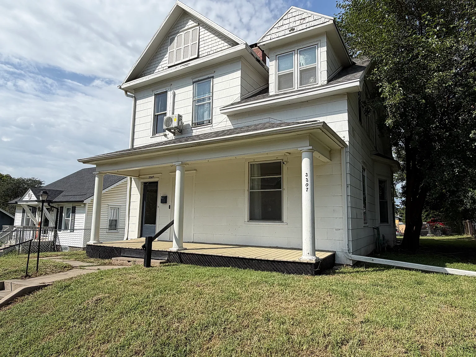 4 bed, 2300 sqft, $1,600 — Photo 1