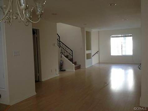 4th image of 811 Van Ness Ave