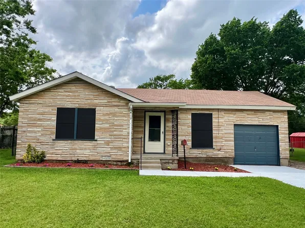 419 Hensley Dr, Grand Prairie, TX 75050