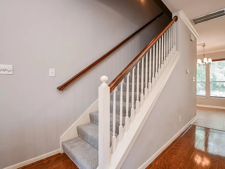 1813 Gillette St — Photo 12