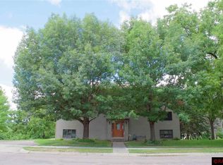 324 S 4th St APT 101, Le Sueur, MN 56058