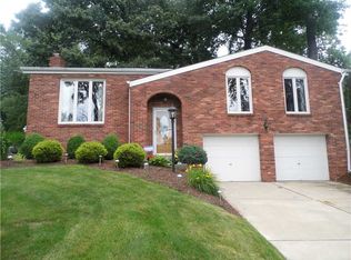 2 Schuler Ln, Coraopolis, PA 15108