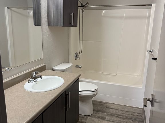 3rd image of 426 1st Ave SW #4