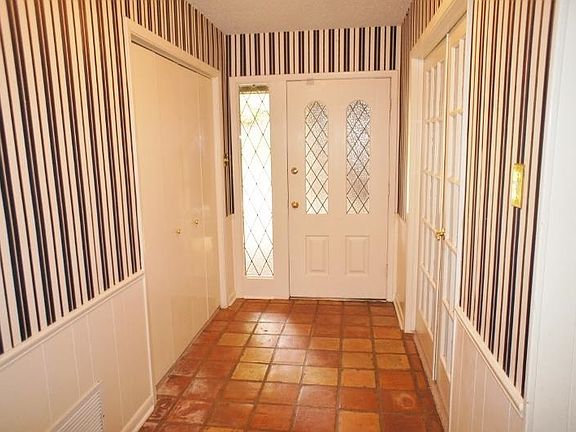 3rd image of 2726 Roanoke Ln