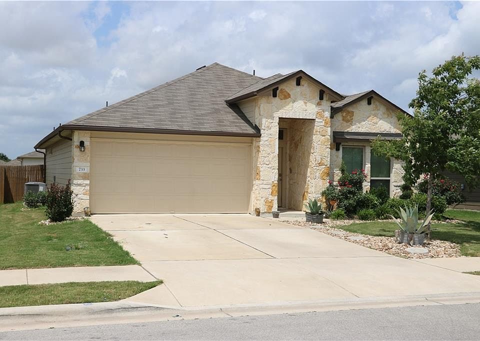 1st image of 733 Pinnacle Dr