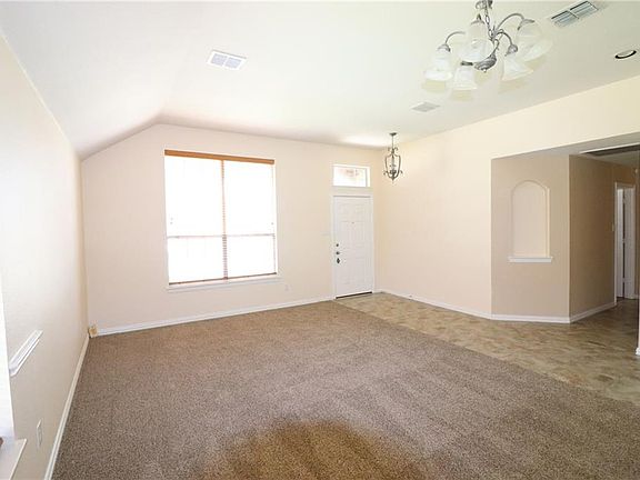 4th image of 835 Fair Oaks Dr