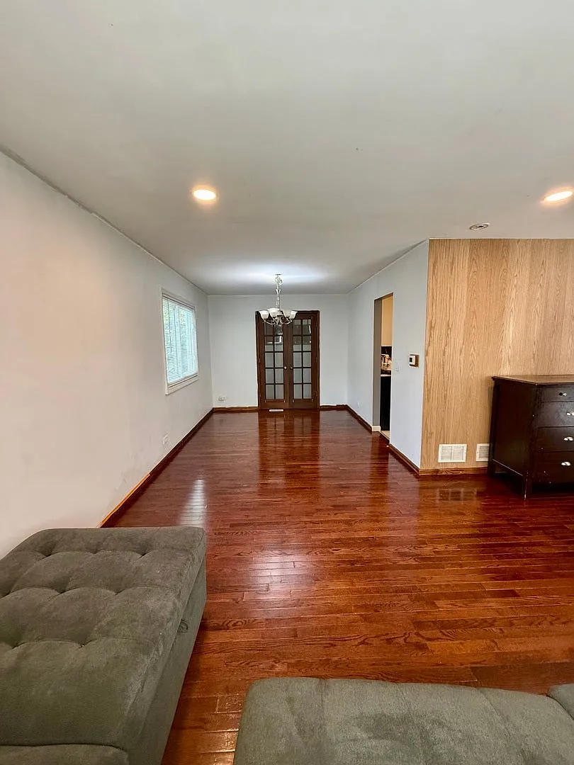 5 bed, 2400 sqft, $3,400 — Photo 4