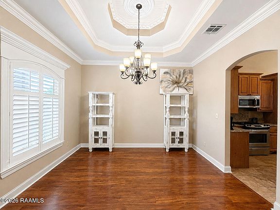 3rd image of 614 Southlake Cir