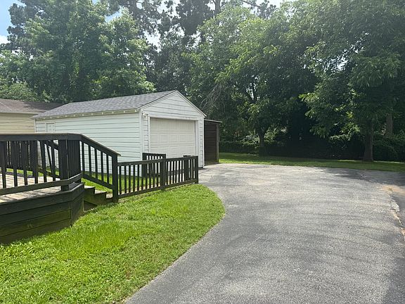 3rd image of 1727 Belmont Dr