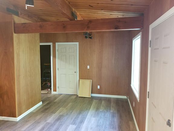 3rd image of 11390 Lake Blvd