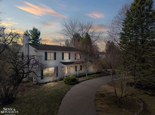 4663 Hedgewood Dr, Bloomfield Hills, MI 48301