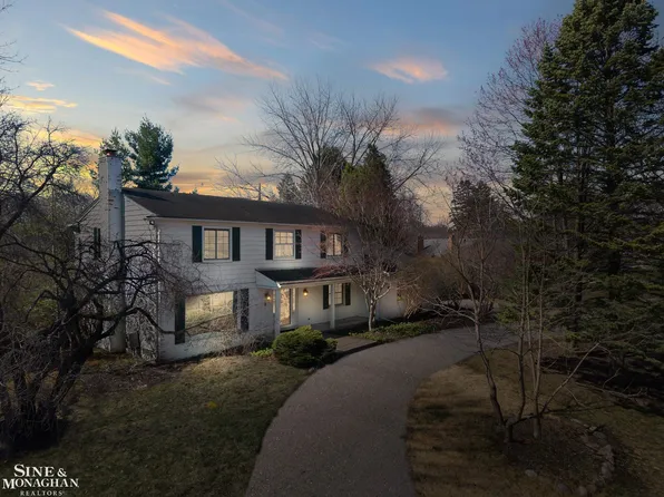 4663 Hedgewood Dr, Bloomfield Hills, MI 48301