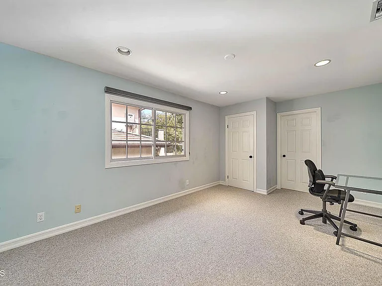 4330 Bel Aire Dr — Photo 20