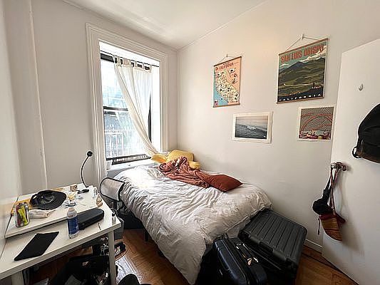 3rd image of 321 E 14th St APT 2A