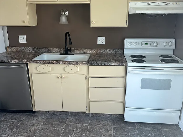 1460 N 40 W #C — Photo 2