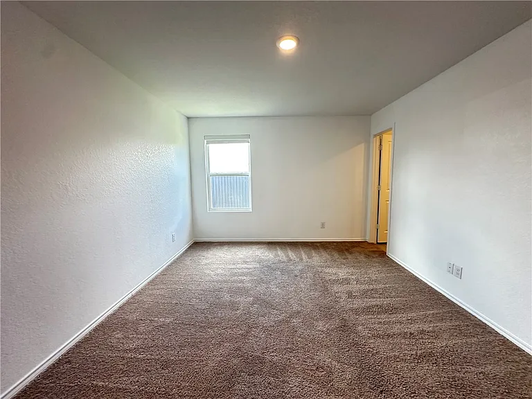 1203 Athena Dr — Photo 16