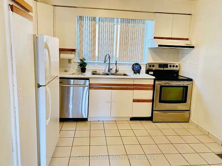 155 Corinthian Blvd — Photo 7