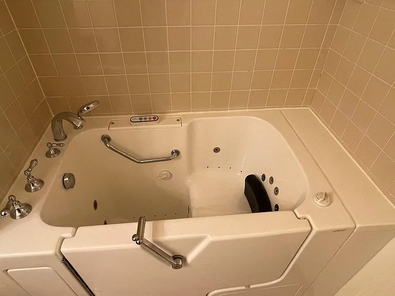 Master Bathroom Jacuzzi Tub