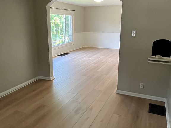 2nd image of 533 E 60th St