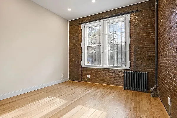 Rented by Oxford Property Group | media 10