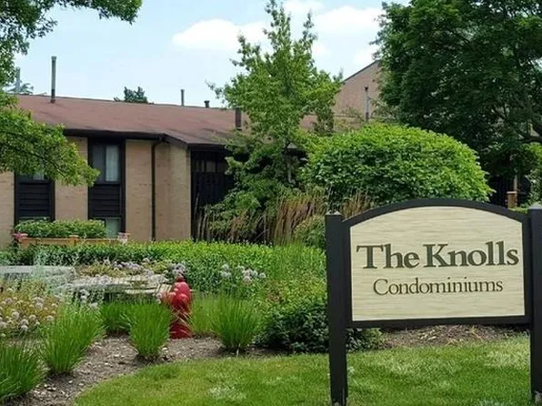 6180 Knoll Lane Ct, Willowbrook, IL