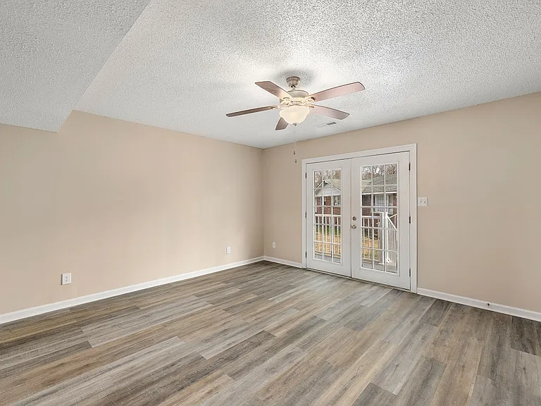 Cooper's Landing Apartments — Photo 9