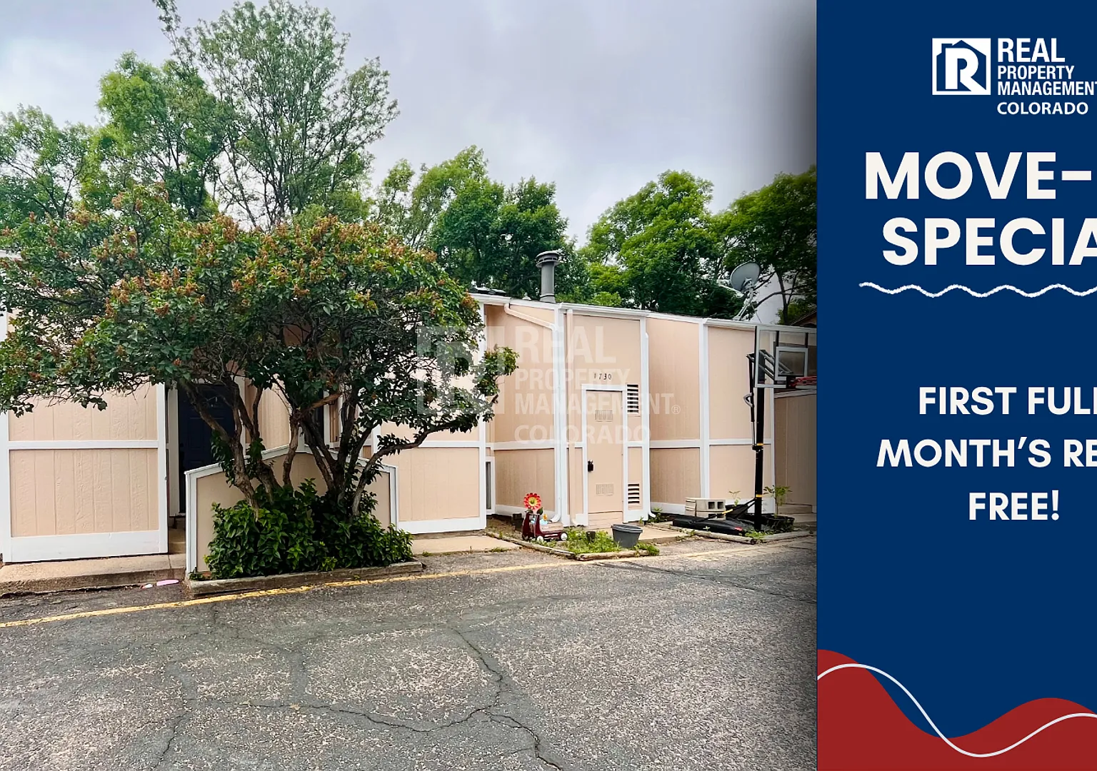 Free Rent/Pet Friendly - Beautifully Renovated Townhome with Private Fenced Yard in Desirable Sta... — Photo 1