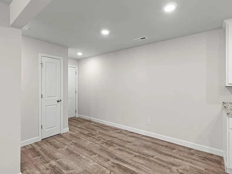 Sherman Square Apartments — Photo 58