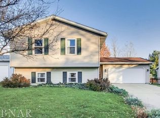 10 Rutherford Ct, Bloomington, IL 61705