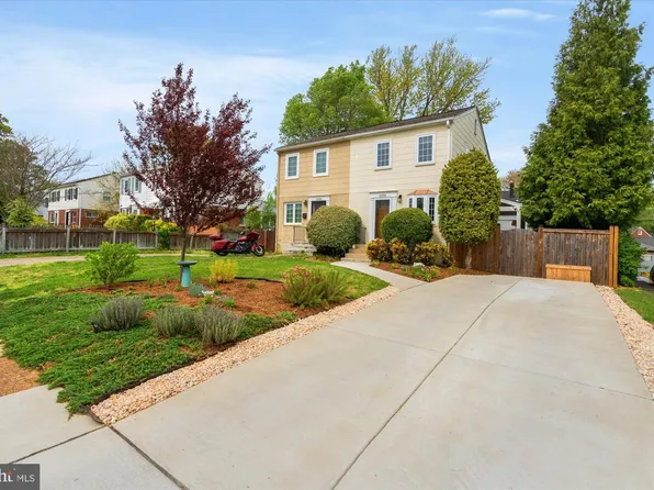 2206 Rollins Dr, Alexandria, VA 22307