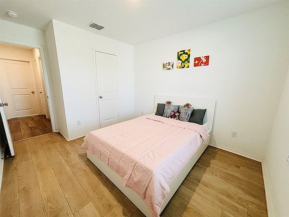 3rd image of 5223 Lavender Dr
