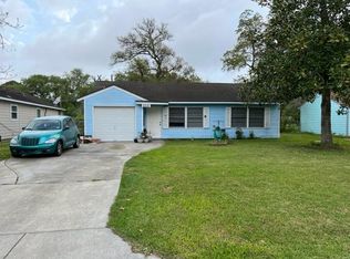 111 Gardenia St, Lake Jackson, TX 77566