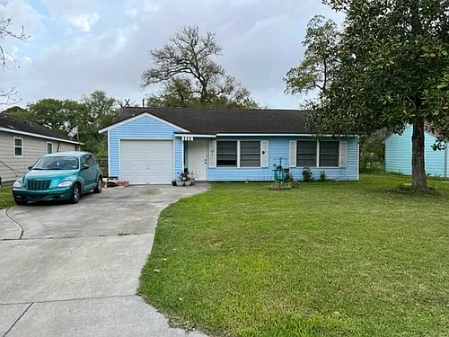 111 Gardenia St Photo 1