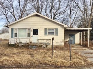 204 S 6th St, Mulberry Grove, IL 62262