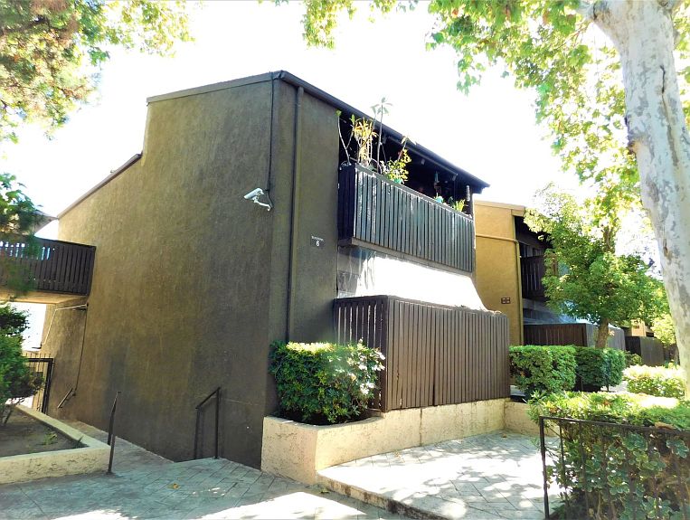 1st image of 18350 Hatteras St Unit 6-132