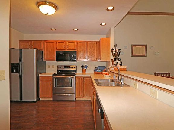 5th image of 371 Retreat Ln