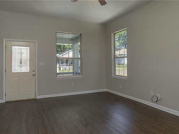 5th image of 419 Washington St
